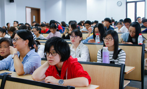 06 认真听讲的新生