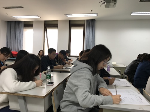 04 师生党员认真听讲