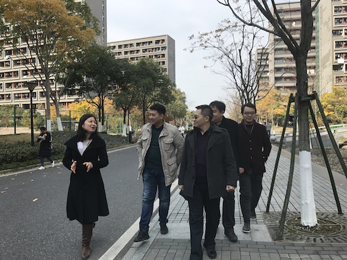 04 陪同参观校园