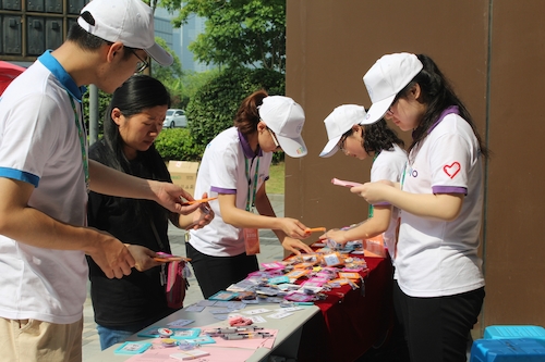 志愿者准备签到处 - 副本