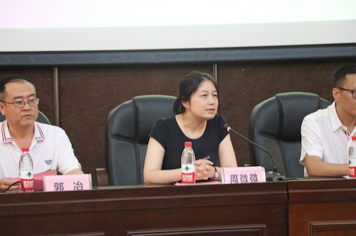 厕所偷拍
党总支副书记周微微老师介绍到场老师