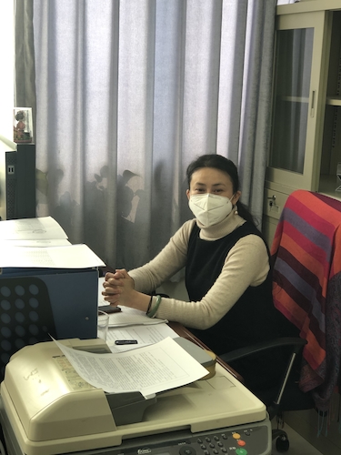 蒋昕徽  坚持口罩办公