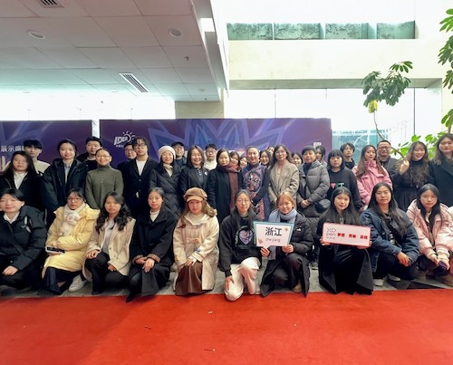 文传学院获奖师生代表合影留念